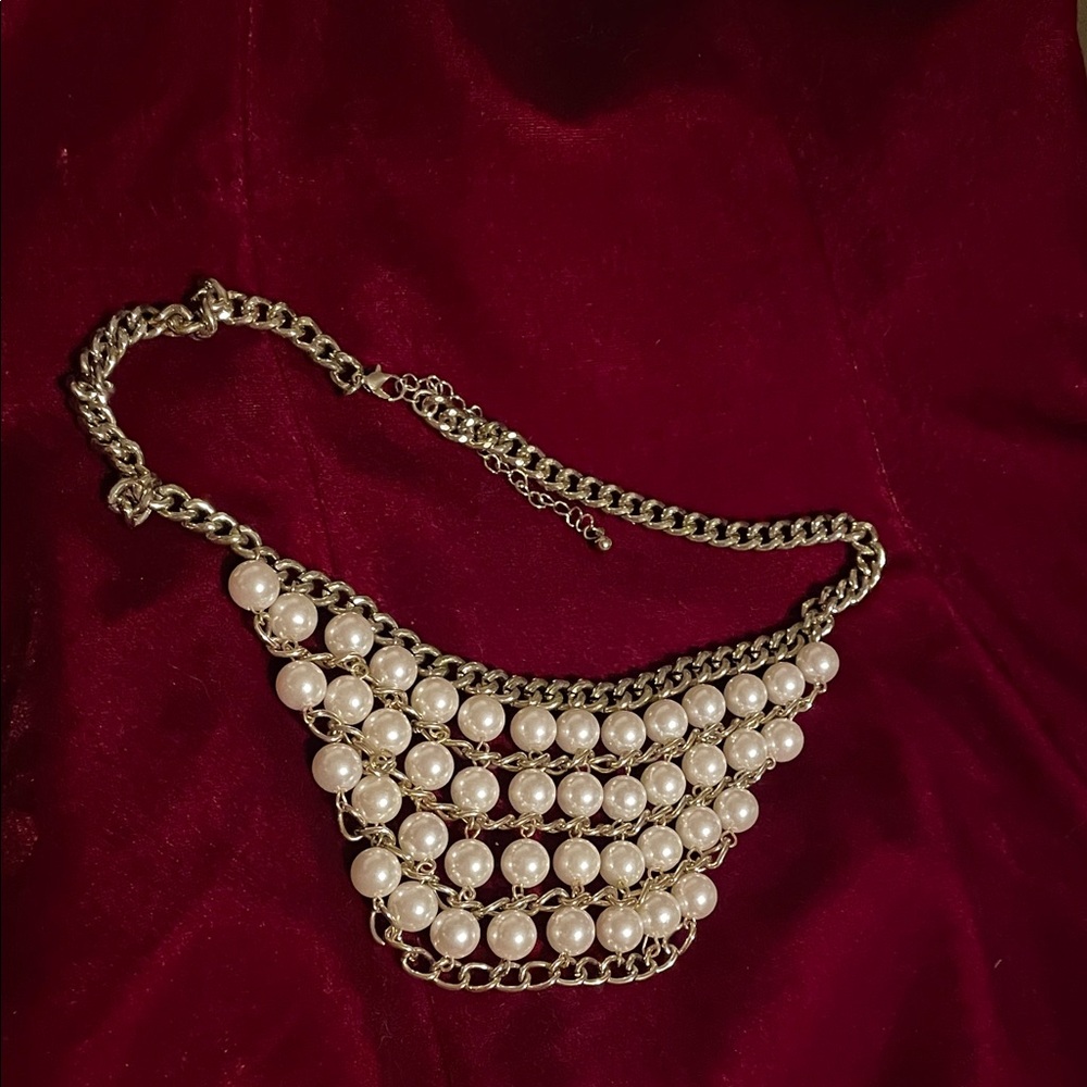 1990’s chandelier faux pearl necklace. perfect for prom!